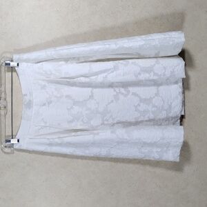 10177 FINAL PRICE Gianni Bini white floral applique skirt S